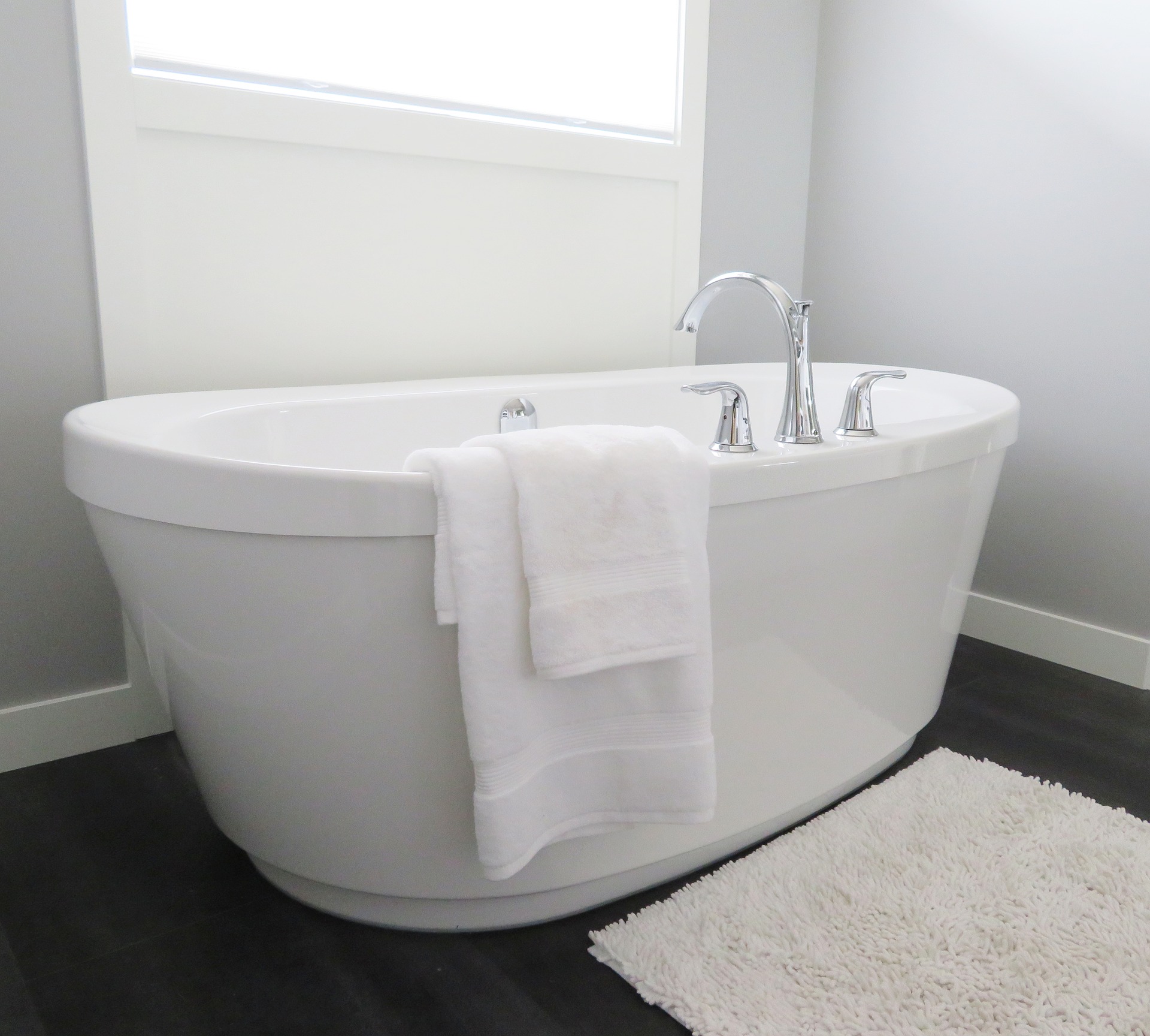 bathtub-2485957_1920